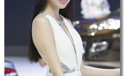 一个男孩子顶哭另一个男孩子视频